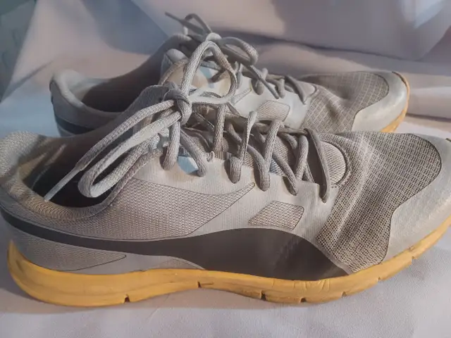 Puma men's sz 11 sneakers  in Men's Shoes in Calgary - Image 8