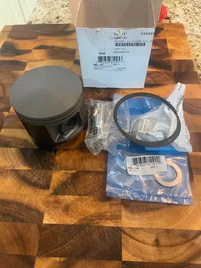 Arctic Cat 85.0 mm OEM piston kit (pn# 84646 81095) consisting of 1 piston, 2 piston rings, 1 wrist...