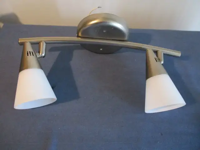 UNIQUE 2 LAMP WALL/CEILING FIXTURE-GOOD CONDITION! in Indoor Lighting & Fans in Laval / North Shore - Image 4