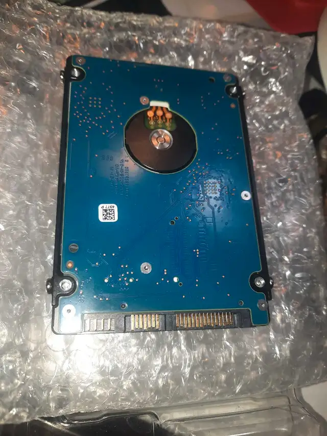 Disque dur 3,5 pouces 4To Seagate BarraCuda - peu utilisé in XBOX One in Québec City - Image 3