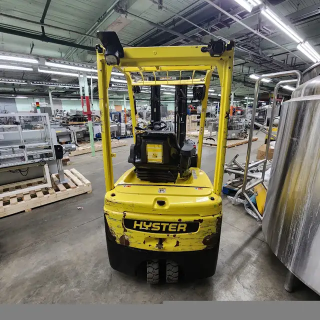 Chariot élévateur Hyster Forklift Model J35XNT 3450 lb in Other in West Island - Image 9