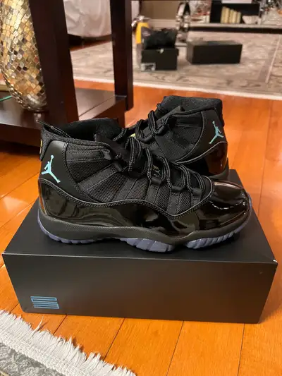 Brand new Size 8.5 No trades Online receipt included