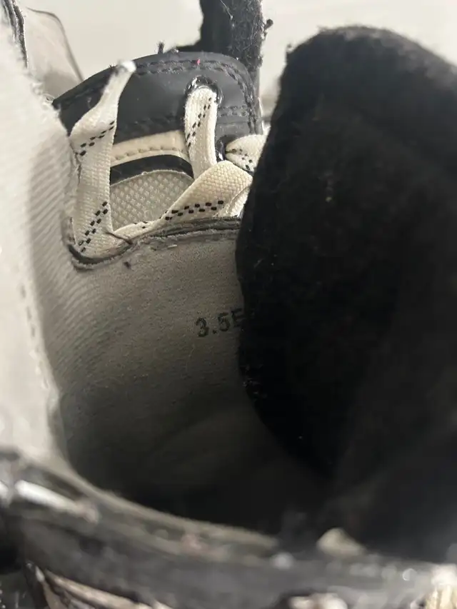 kids hockey skates size 3.5 in Skates & Blades in Guelph - Image 3