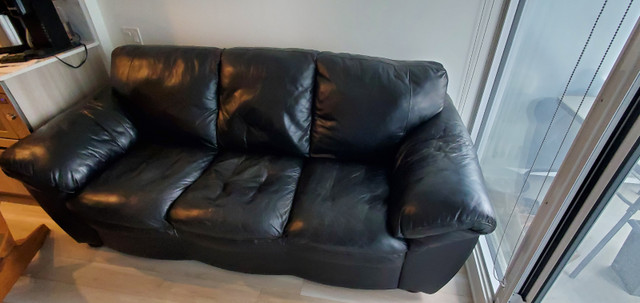 FREE - Black leather sofa. in Couches & Futons in City of Toronto - Image 2