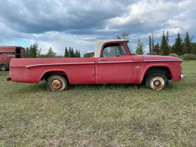 Collectors Item 1961 dodge D-100 sweptline slanted six engine have not had enough time to try to sta...