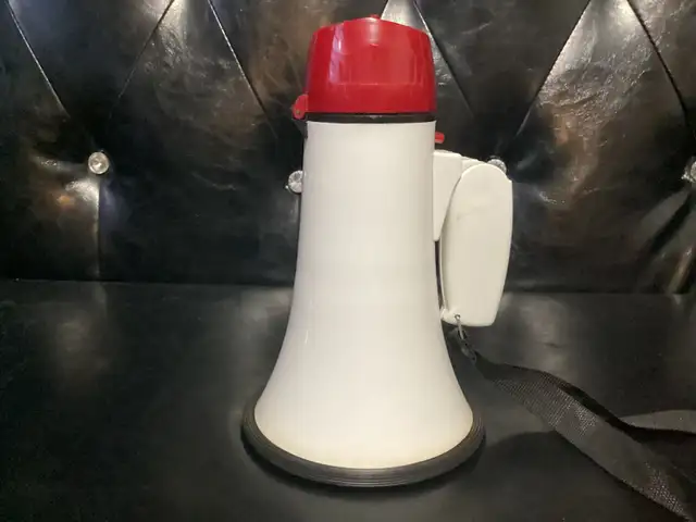 MEGAPHONE HANDHELD W/SIREN AND RECORDER BLOW HORN LOUD SPEAKER in General Electronics in City of Toronto - Image 6