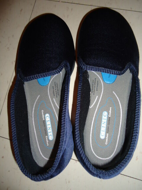 Velour velvet dark blue slippers new condition in Other in Winnipeg - Image 2