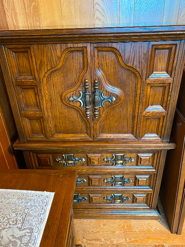 Princeville bedroom set in Dressers & Wardrobes in Vernon - Image 4