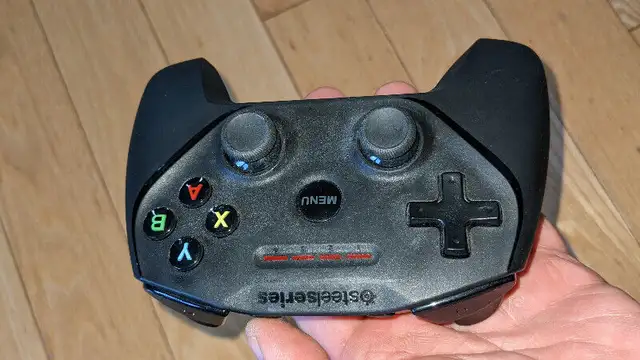 SteelSeries Nimbus+ Bluetooth Mobile Gaming Controller in Other in Mississauga / Peel Region - Image 8
