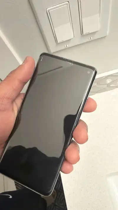 I'm selling a used Samsung S10 in good condition. This device features a vibrant display and a versa...