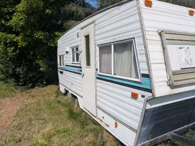 21' Apache Travel Trailer – Great Rustic Camper Looking for an affordable way to get into camping? T...