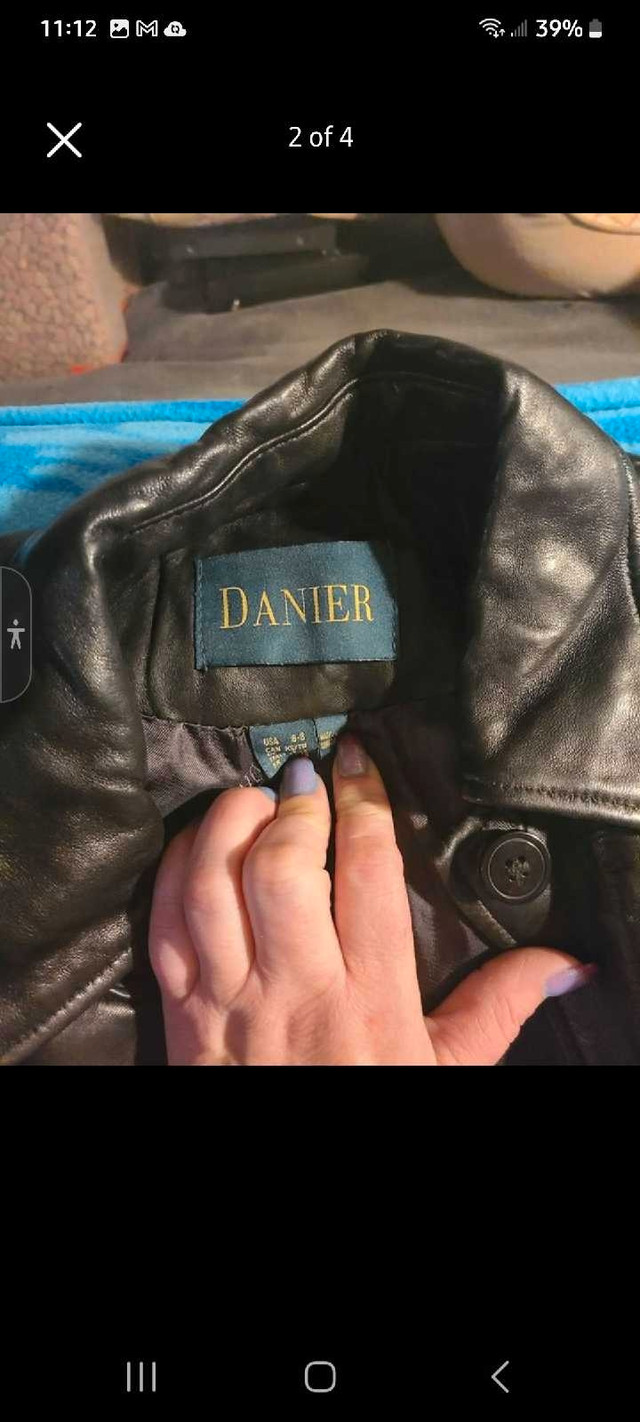 Danier Leather Coat xs never worn in Women's - Tops & Outerwear in Hamilton - Image 4