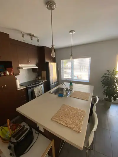 Cession de bail – Disponible le 1er juillet (Saint-Sauveur) Nous quittons notre logement à la fin ju...