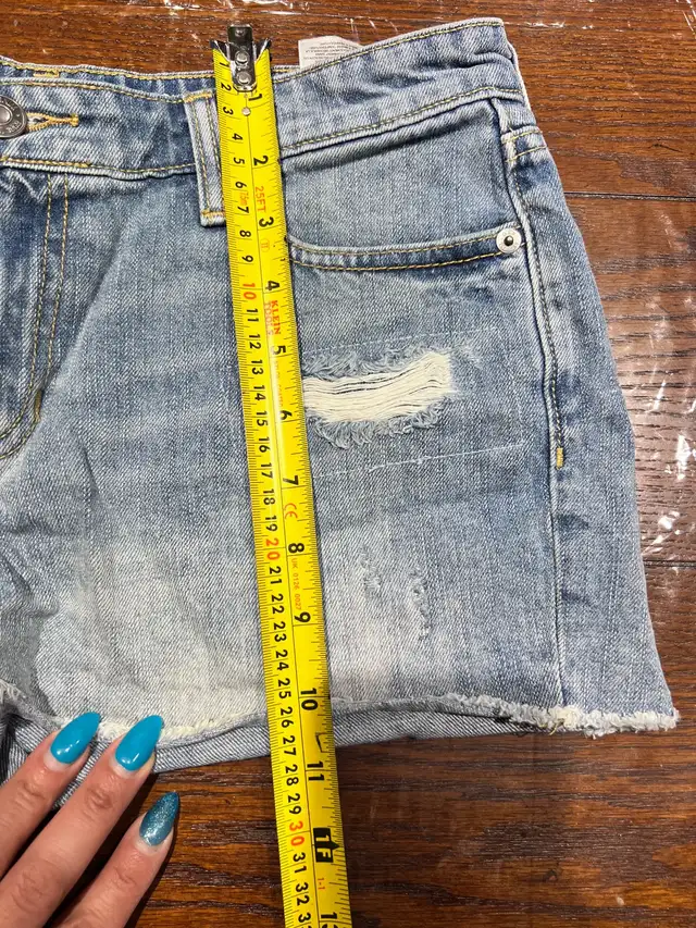 Women’s Jean shorts in Women's - Bottoms in City of Toronto - Image 5