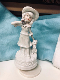 *RARE* 90's Vintage Young Girl w/ Cat Music Box Musical Figurine