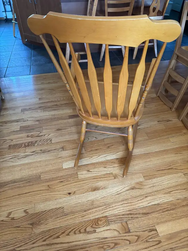 Midcentury Vintage Windsor rocking chair in Chairs & Recliners in Calgary - Image 5