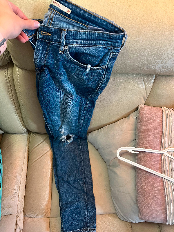 Levi’s 711 Skinny Jeans in Women's - Bottoms in Petawawa
