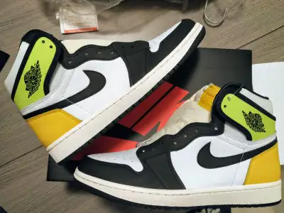 Nike Air Jordan 1 Retro -  Volt University Gold - size 8.5, View more