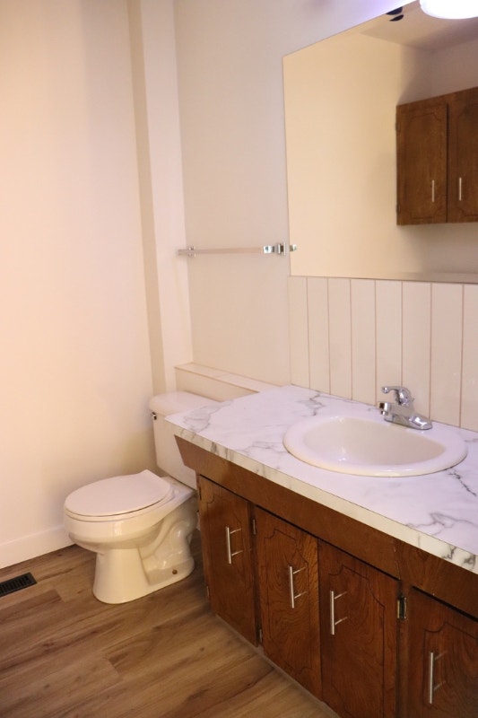 2 bed 1.5 baths apartment. dishwasher & laundry! Adults /seniors Long Term Rentals