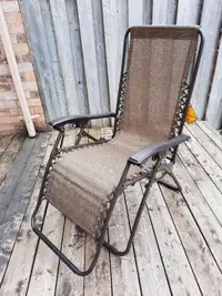 Zero Gravity Chair/Recliner, Brown (Like new)