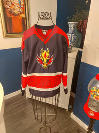 Calgary Flames youth jersey medium 