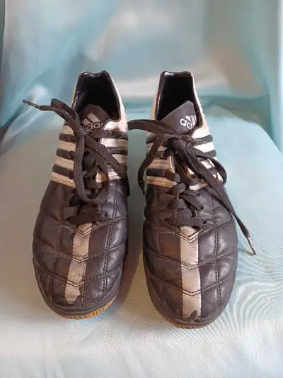 Adidas women's indoor soccer shoes sz 8, View more