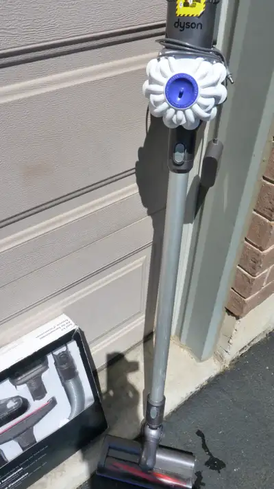 - Dyson cordless vacuum cleaner - please call ( no texts please ) 905-334-8006 - pick up and cash on...