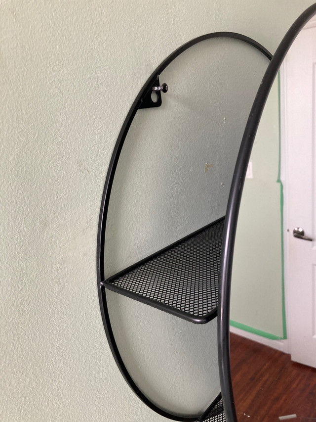 Oval wall mounted mirror  in Home Décor & Accents in Cambridge - Image 4