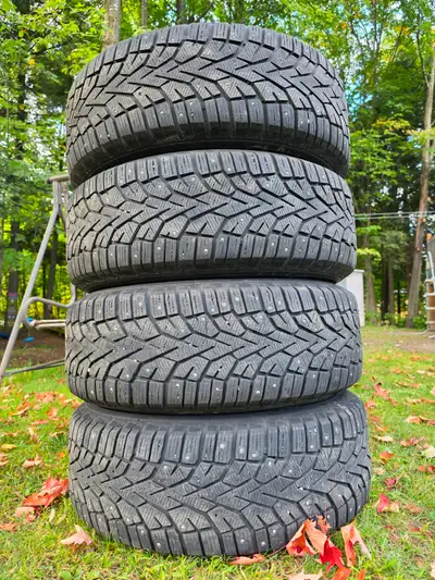 - MARQUE : GENERAL - MODÈLE : ¨ALTIMAX ARCTIC 12 CLOÛTÉS¨ - DIMENSION : P235/65R17 XL - INDICE DE CH...