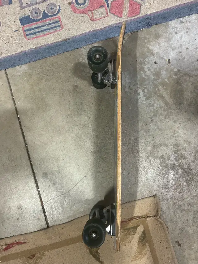 Skateboard in Kids in Windsor Region - Image 3