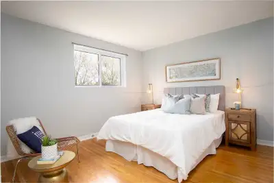Room available for female Room available for working professional or student clean, quiet respectful...