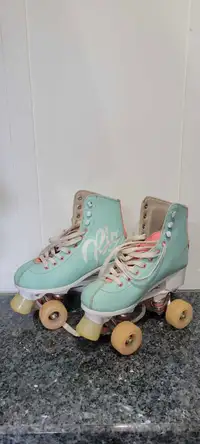 Women size 7 roller skates 