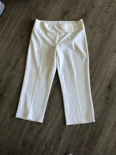 Beige & pinstripe white Size 7/8 All of them have a front zipper with clip/hook and/or button. The o...