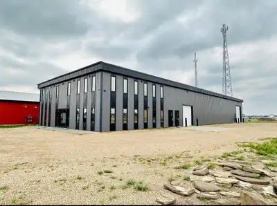 Looking for a functional and well-located space for your business? This versatile warehouse and offi...