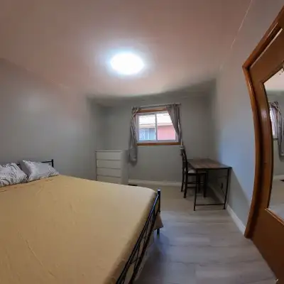 3 bedroom Student rental : Walking distance to Mac