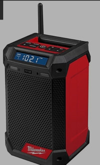Milwaukee M12 Bluetooth/AM/FM Jobsite Radio & Charger (Tool only