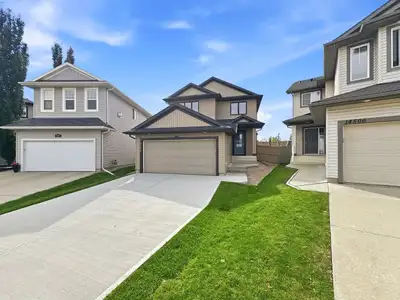 1883 sq ft 2 story . 3 bedrooms 2.5 br. Well cared for Cumberland home. Quiet cut-de sac like locati...