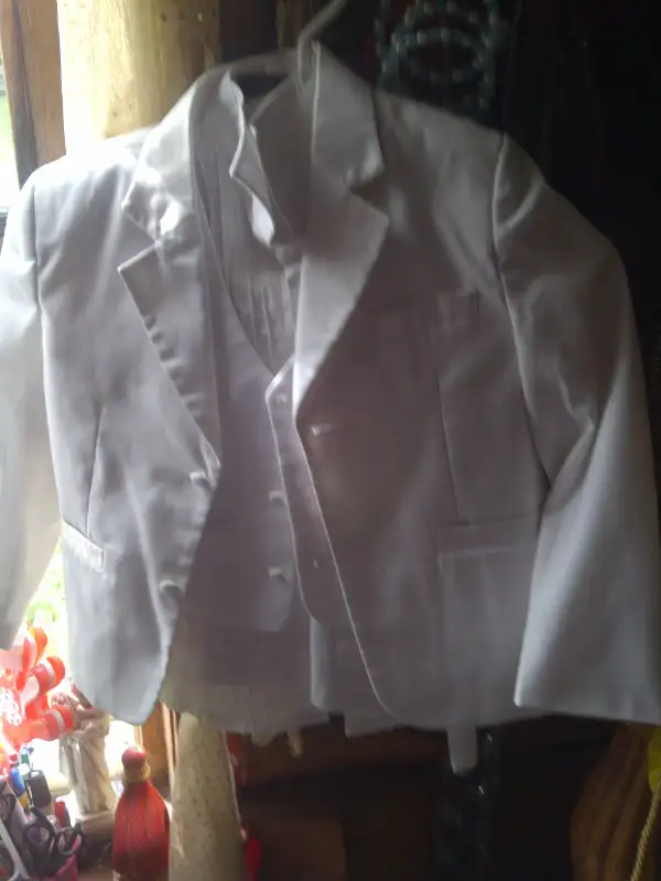 CHILD'S WHITE TUXEDO FOR WEDDING, BAPTISM, COMMUNION in Kids & Youth in Charlottetown - Image 3