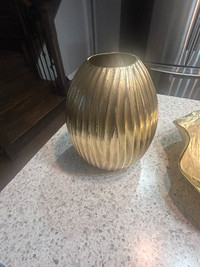 Elegant Golden Vase and Bowl set
