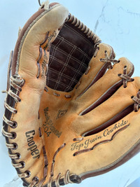 Ball glove