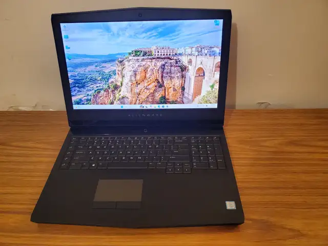 Alienware 17 R4 (i7-6820HK/16gb/GTX 1070/4K Screen) | Laptops | City of ...
