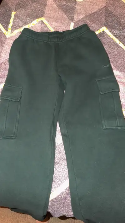 aritzia cargo sweats, View more