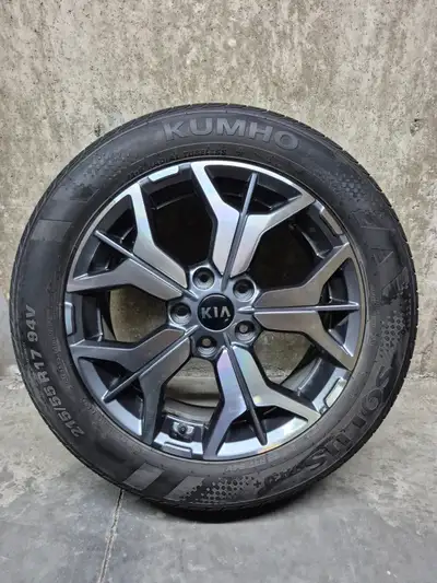 Kia wheel and tire set (OEM) : Wheel = 5 x 114.3 (bolt pattern) Tire = Kumho Solus 215/55/R17 94V Th...