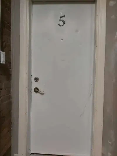 ONE BEDROOM APARTMENT AVAILABLE