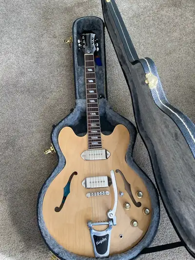 Extremely good condition. Has a little chip out of the top part of the nut . Doesn’t affect playing...