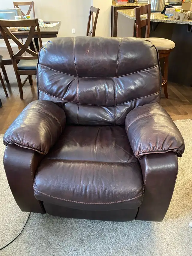 3-Piece reclining Brown Leather  Sofa, loveseat and chair in Couches & Futons in Calgary - Image 3