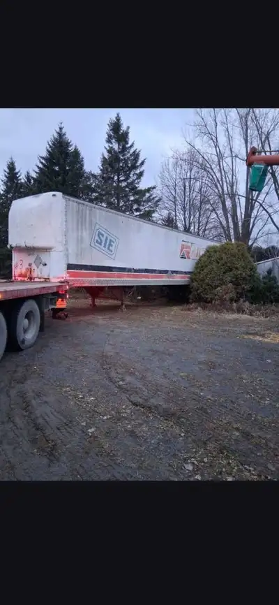 Je vends deux remorques, une 53' et une 48' idéales pour entreposage. Ces remorques sont en conditio...