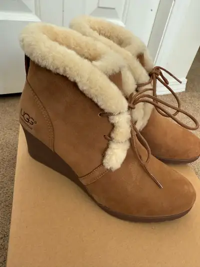 UGG - US Size 7 - W Jeovana waterproof boots, View more