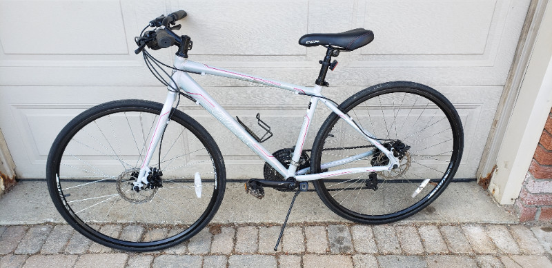 Ccm vector road bike hotsell
