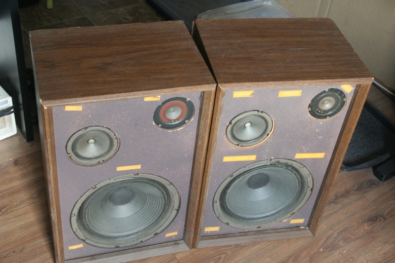 Vintage Jamo speakers, 3 way, 12" woofers 40 Speakers Winnipeg